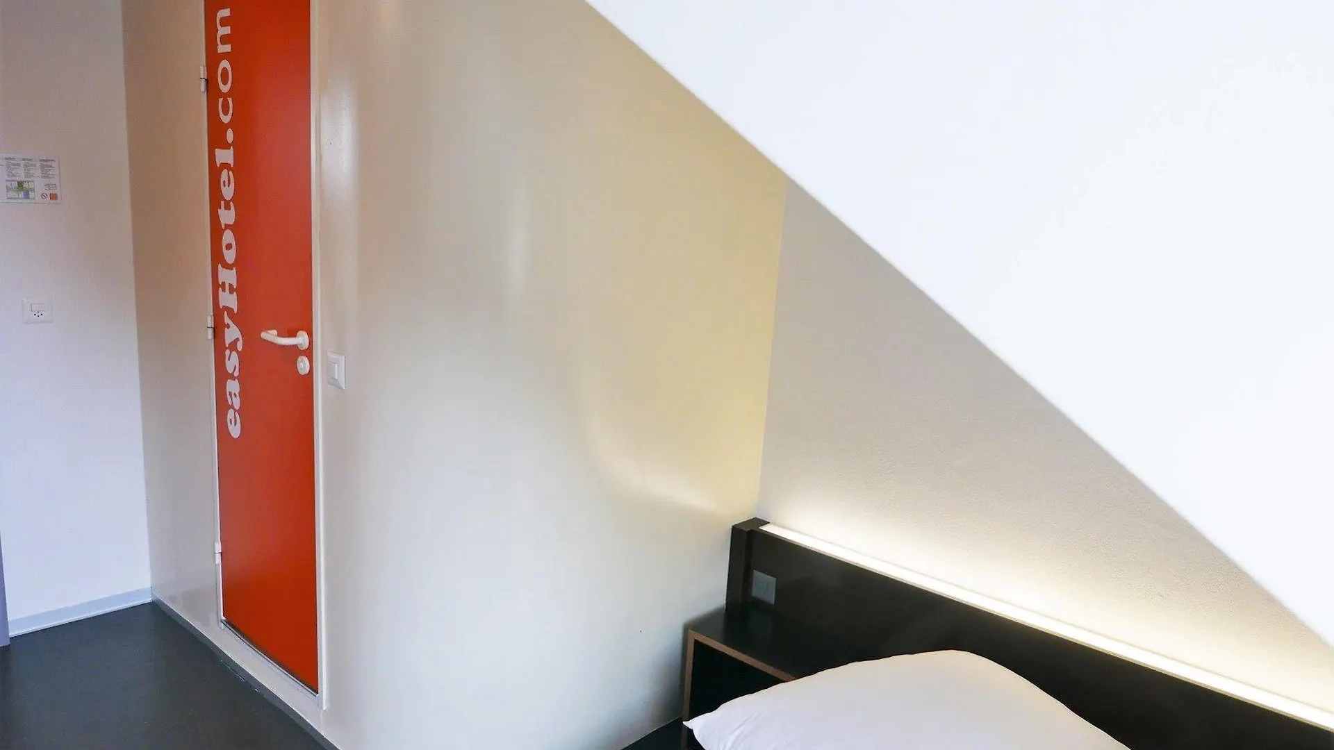 Easyhotel Zuerich City Centre 2*, 취리히 스위스