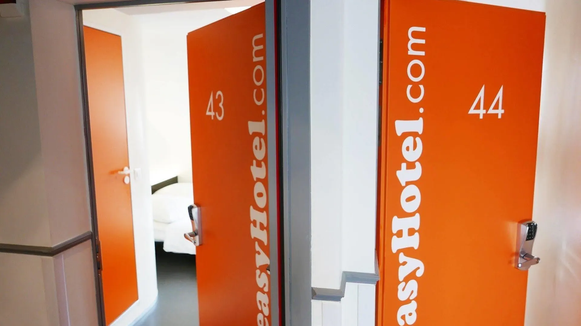 فندق Easyhotel Zuerich City Centre